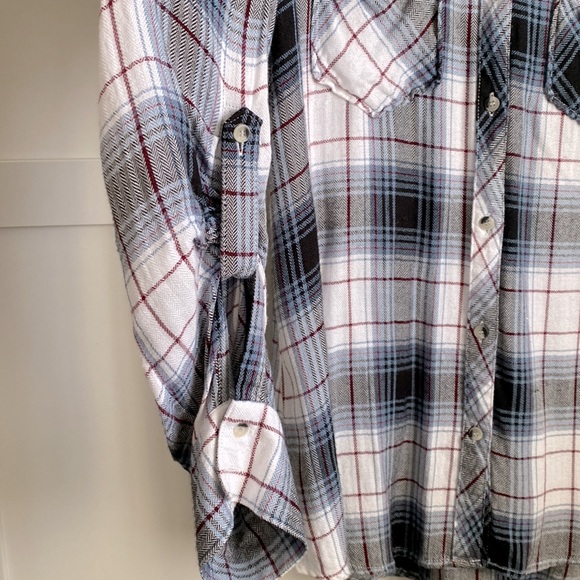 Tinsel Hattie Two Pocket
Lightweight Flannel Button Down - Picture 5 of 11